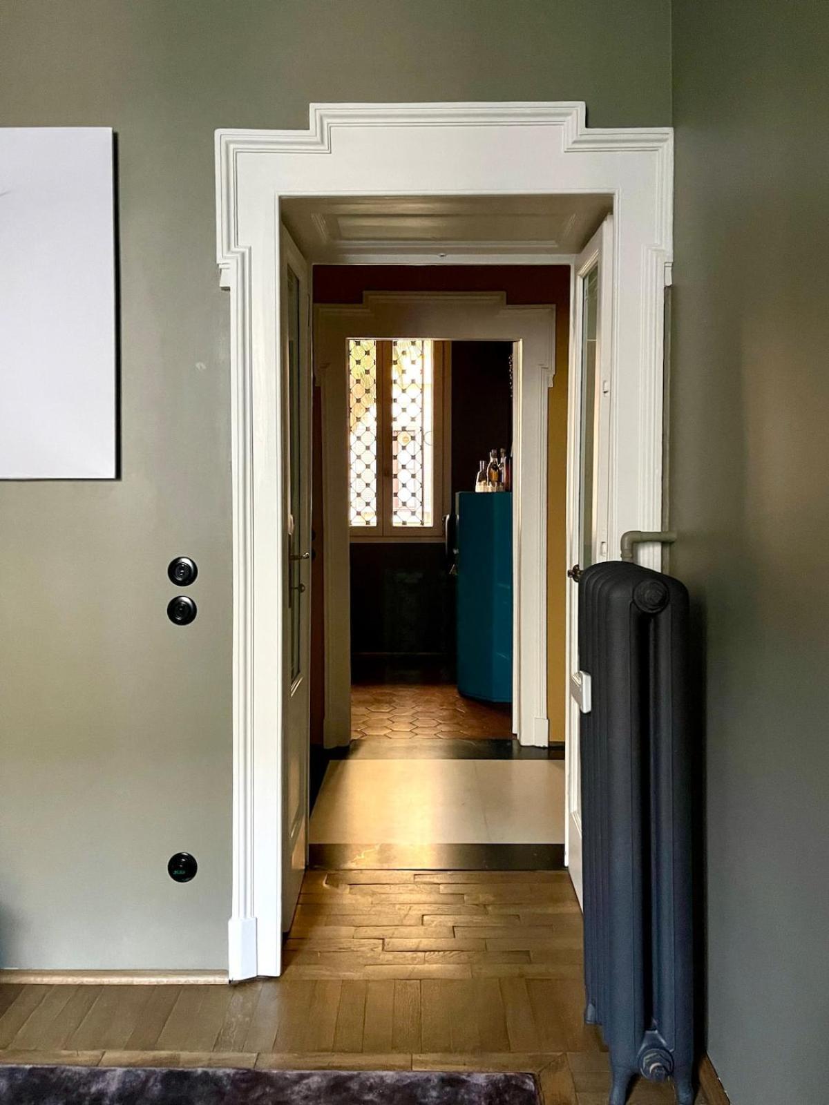 Bright And Quiet 1920's In The Center Apartment *