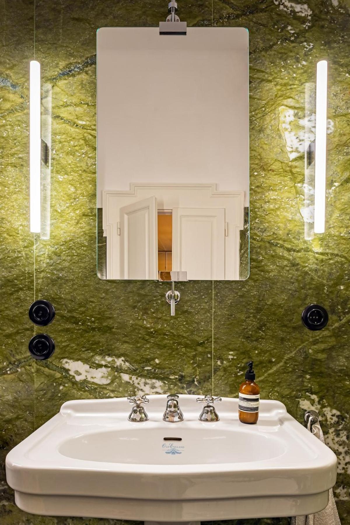 Bright And Quiet 1920's In The Center Apartment Milan