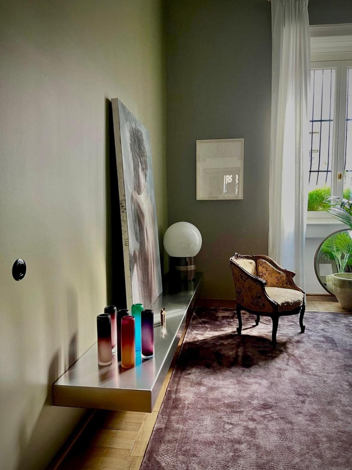 Bright And Quiet 1920's In The Center Apartment *